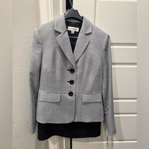 Women’s suit size 4 NWT